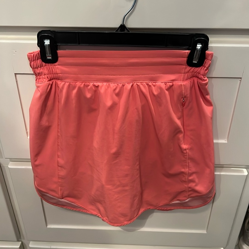 Lululemon - RETIRED STYLE - Hotty Hot HR skirt